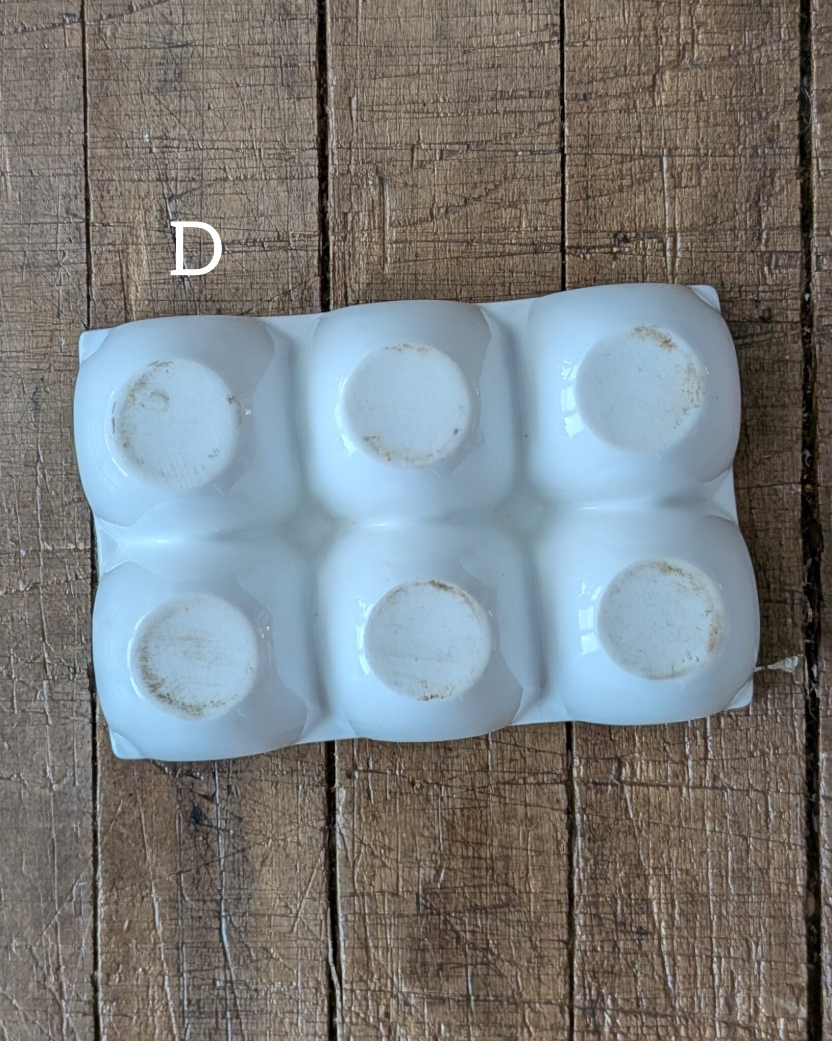 CHOICE Ironstone Egg Crate & 3 Ironstone Broody Eggs