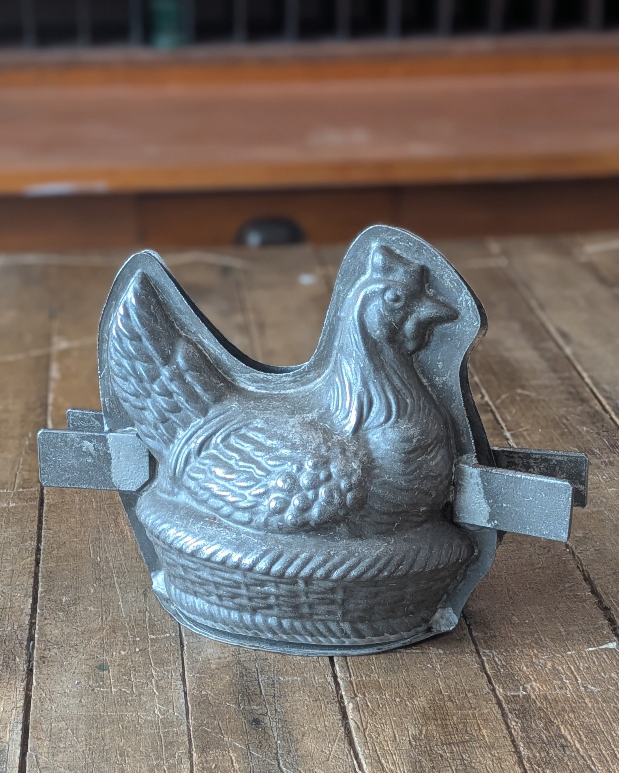 Large Hen on Nest Chocolate Mold