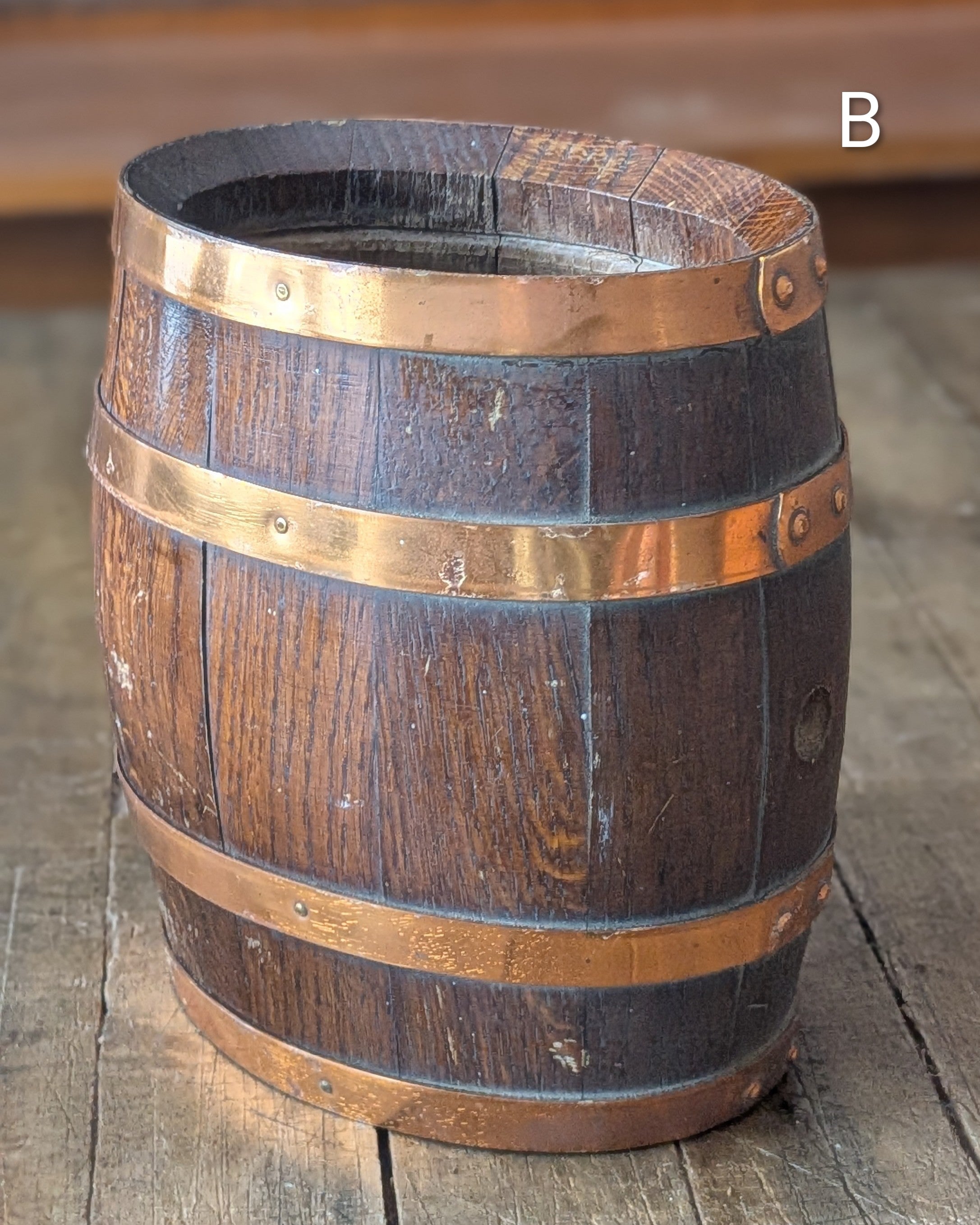 CHOICE Antique Oak Barrel w/Copper Bands