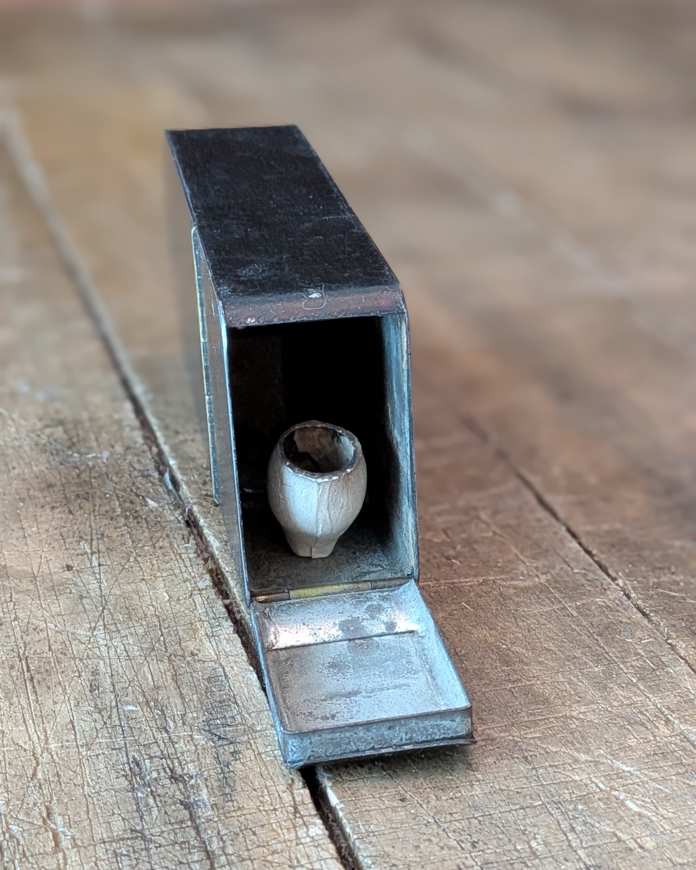 Metal Pipe Carrying Box with Pipe