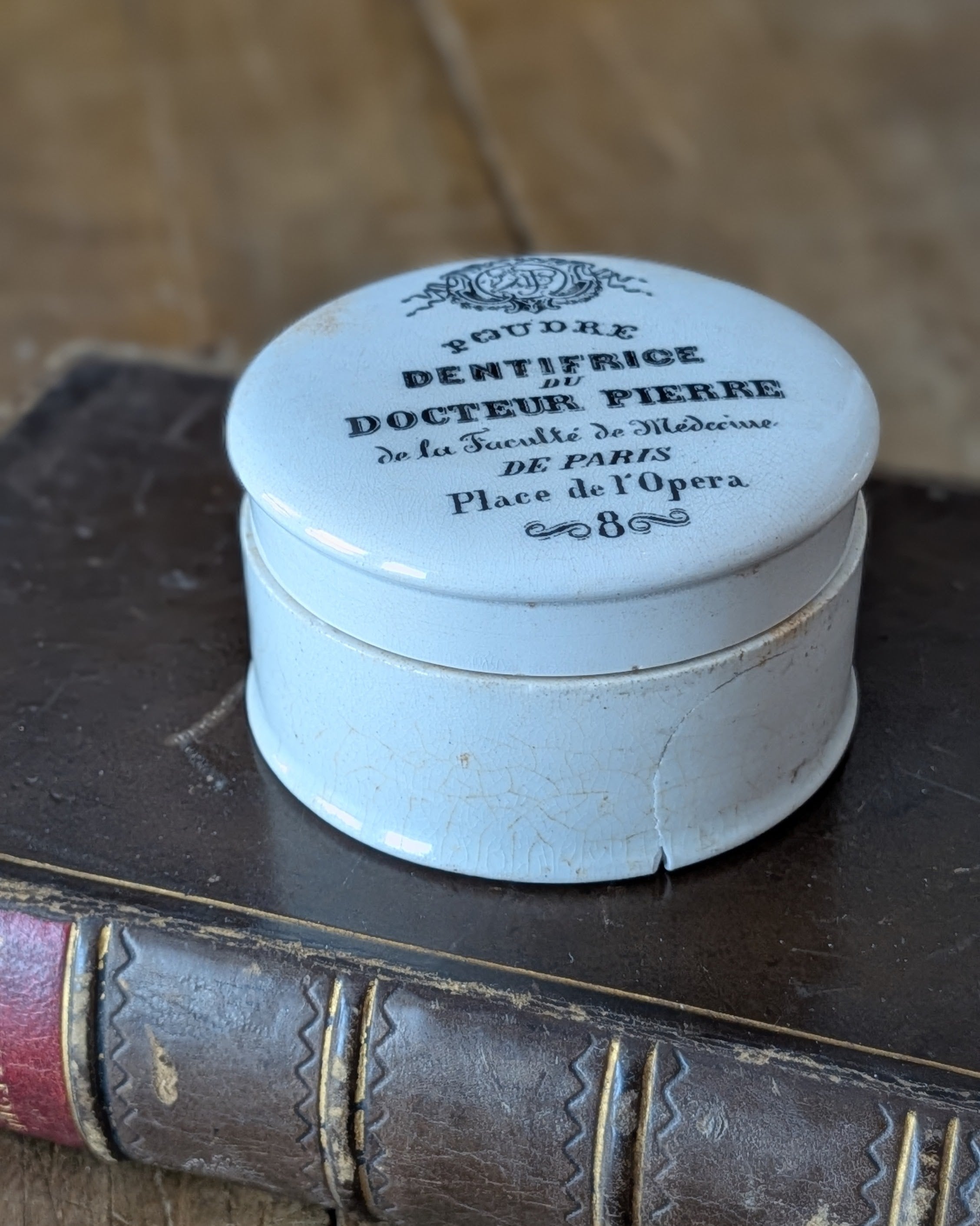 French Poudre Dentrifrice du Docteur Pierre Lidded Pot