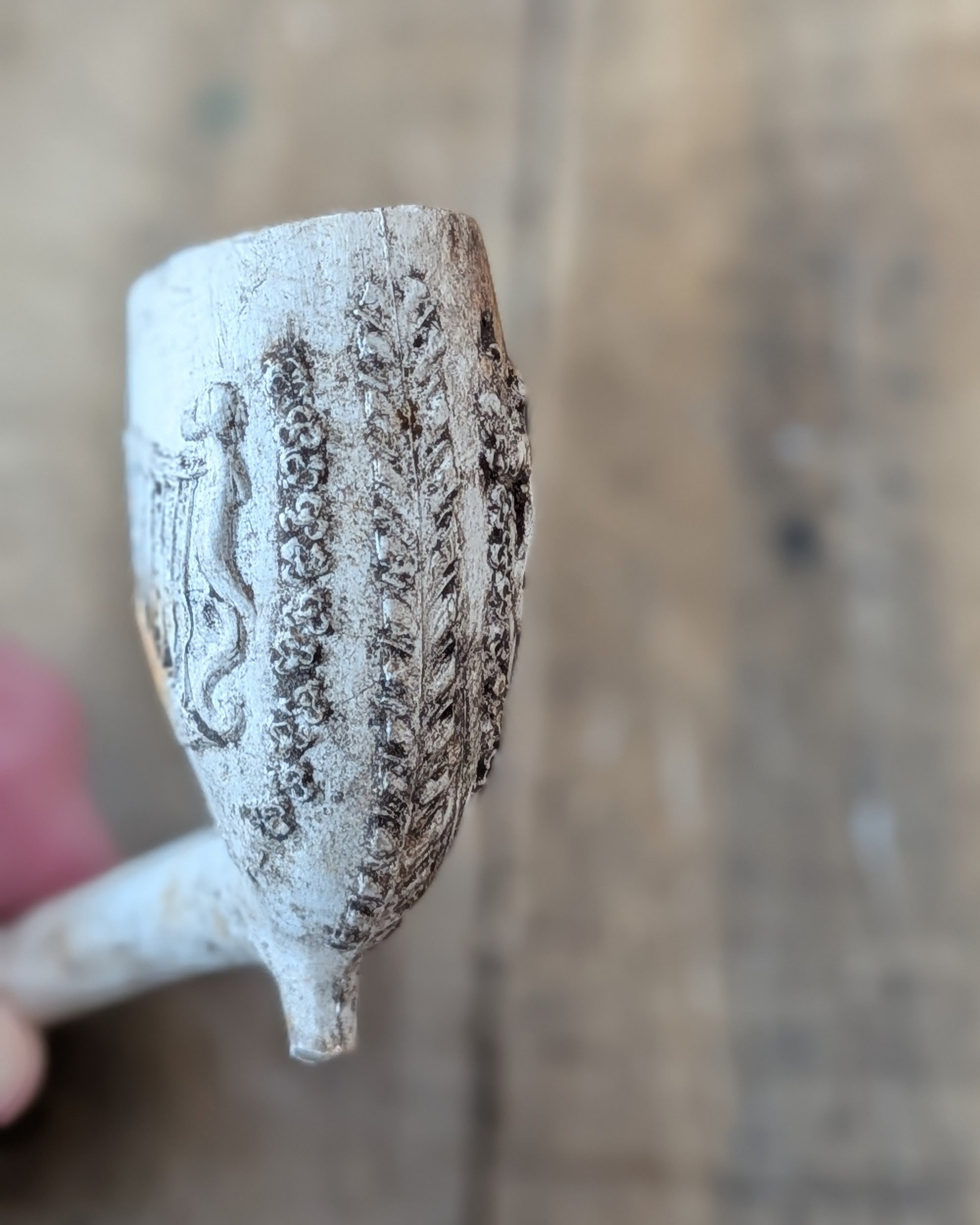 Victorian White Clay Pipe c1900 with Harps & Leaves