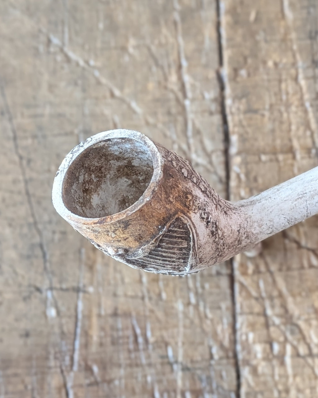 Victorian White Clay Pipe c1900 with Harps & Leaves