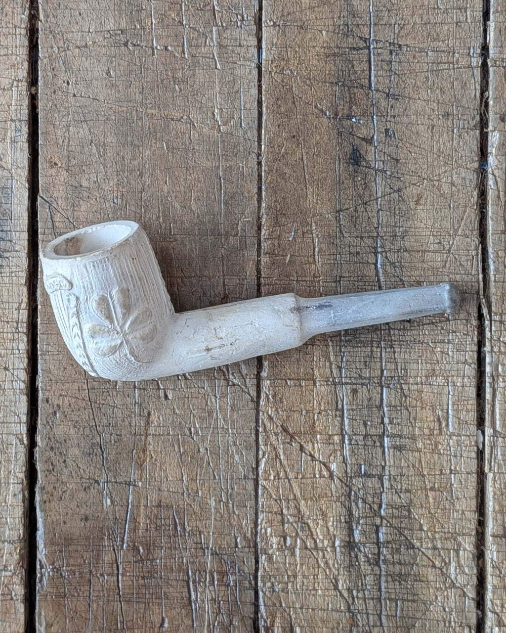 Victorian White Clay Pipe c1900 with Shamrocks & Harp