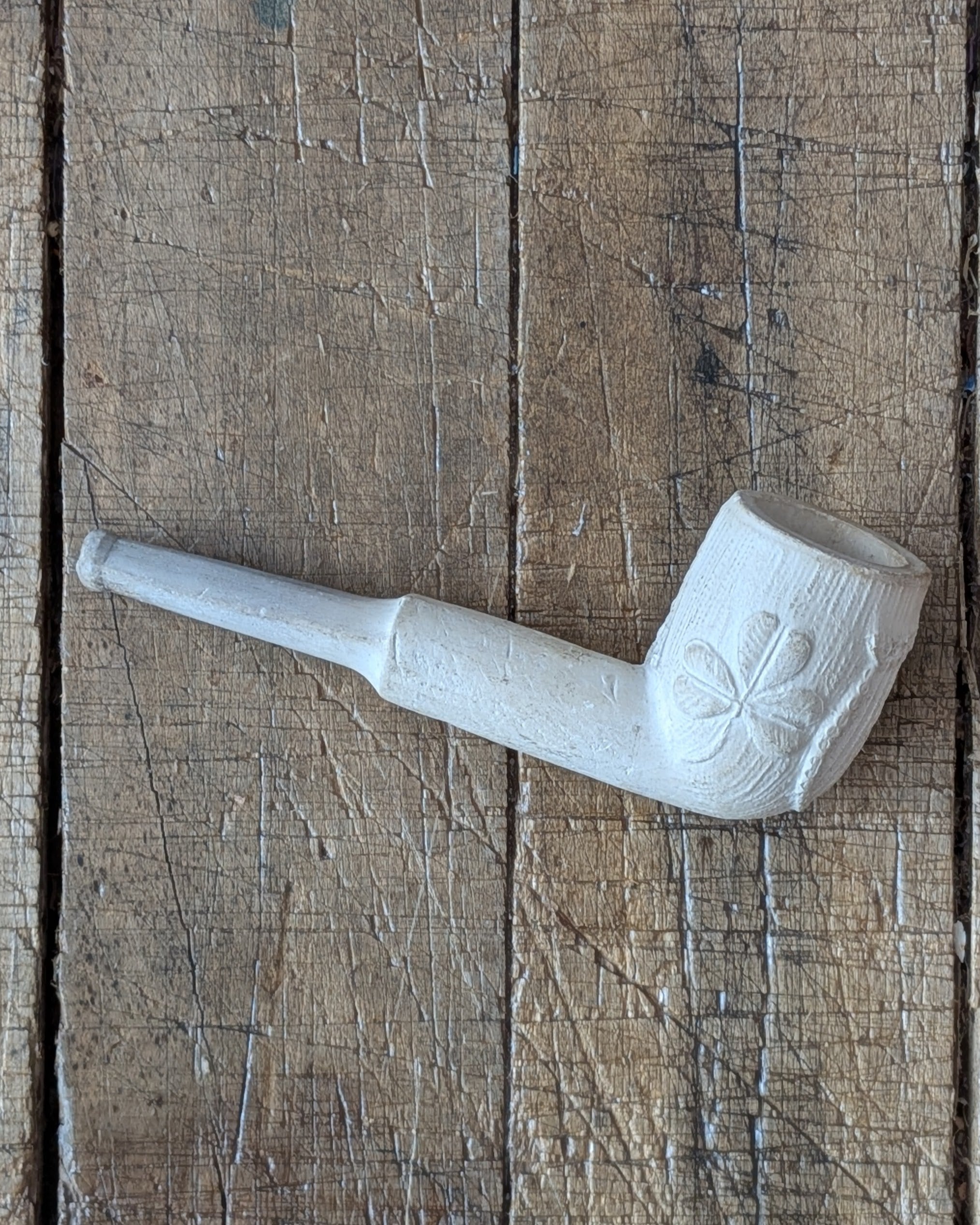 Victorian White Clay Pipe c1900 with Shamrocks & Harp