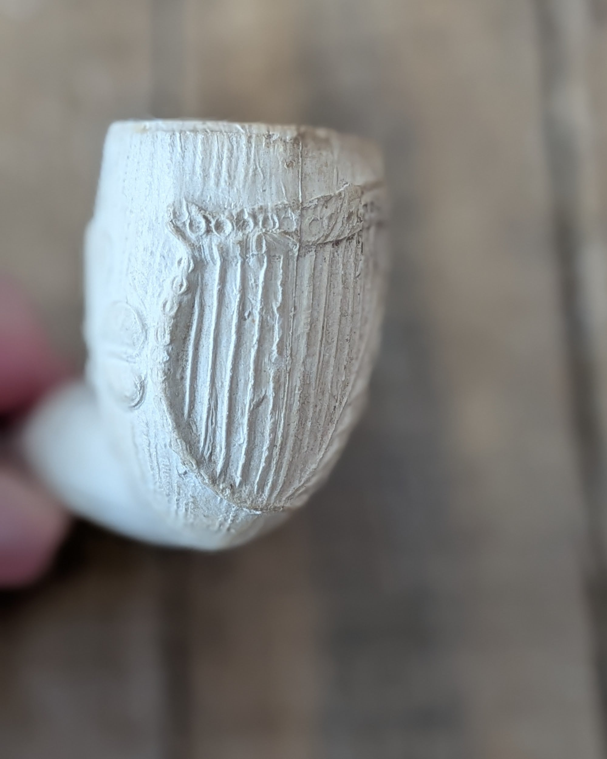 Victorian White Clay Pipe c1900 with Shamrocks & Harp